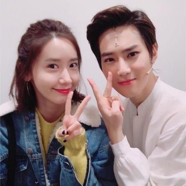 Suho EXO dan Yoona SNSD Terciduk Makan di Tenda Sederhana