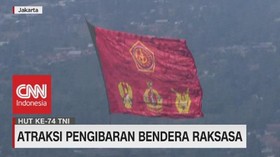 VIDEO: Keren, Atraksi Pengibaran Bendera Raksasa Dari TNI AU