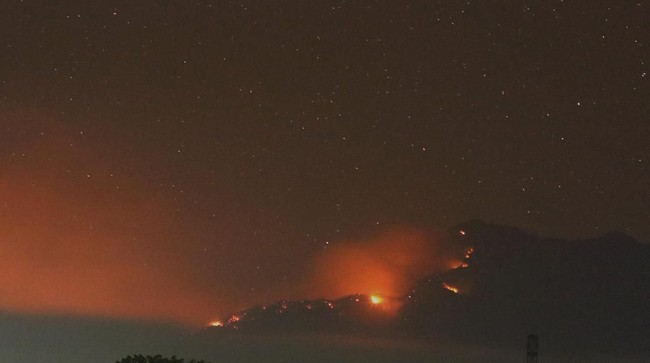 Penutupan jalur pendakian Gunung Lawu masih berlaku karena terjadi kebakaran di titik Pringgodani dan Jatiyoso masuk wilayah Jawa Tengah.