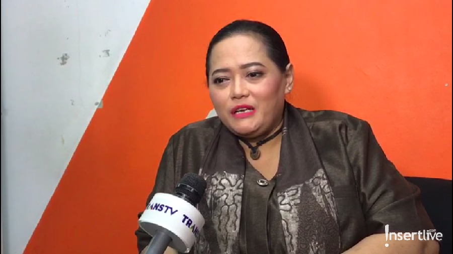 Mbak You kembali meramal akan adanya artis yang bertikai soal hutang piutang.