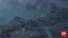 Turis yang Nyalakan Bom Asam di Ijen Ternyata Turis Rusia