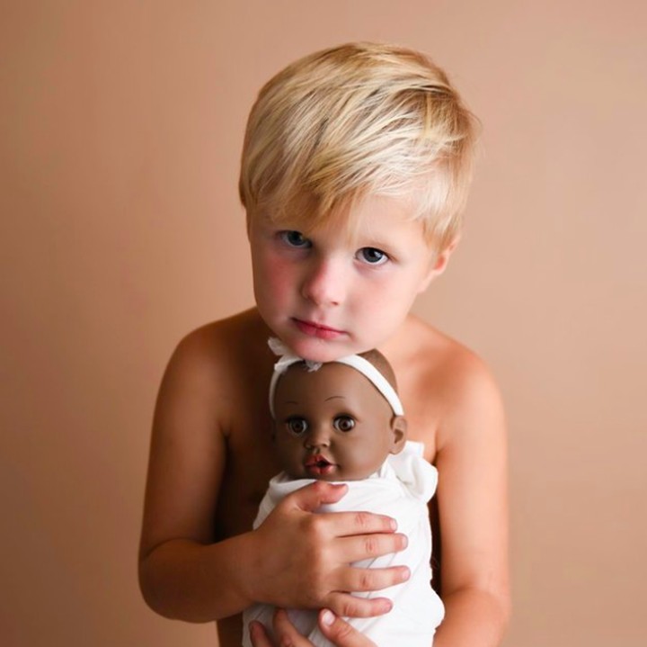 <p>Si boneka perempuan diberi nama Three. Unik ya. (Foto: Facebook Ashley Mae Photography LLC)  </p>