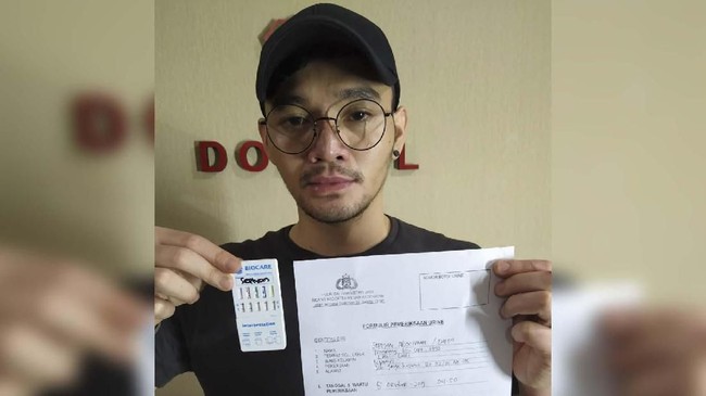Polda Metro Jaya menangkap pedangdut Septyan Arochman alias Daffa D'Academy karena diduga terlibat dalam kasus penyalahgunaan narkoba jenis sabu