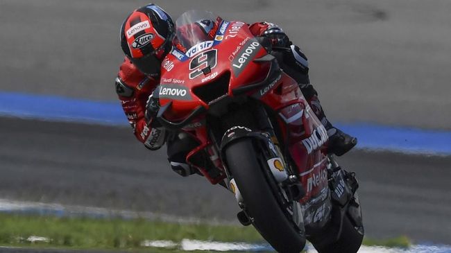 MotoGP Australia: Petrucci Sebut Marquez Penyebab Kecelakaan Pebalap Ducati, Danilo Petrucci menyebut ia mengalami kecelakaan karena Marc Marquez membuatnya melebar di awal balapan MotoGP Australia.