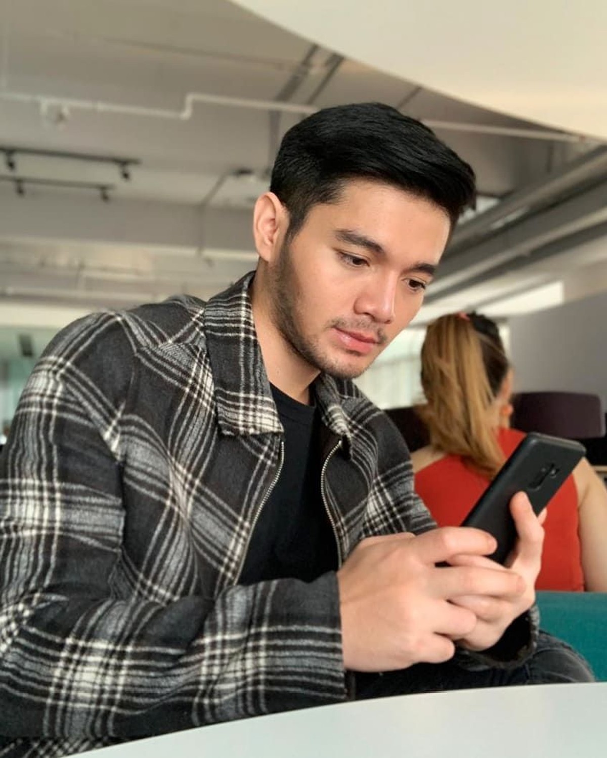 Ini dia potret tampan Daffa&comma; pedangdut yang diciduk polisi terkait penyalahgunaan narkoba pada Sabtu &lpar;5&sol;10&rpar; dini hari&period;