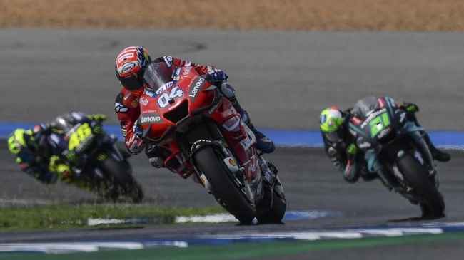 Andrea Dovizioso menilai Valentino Rossi tidak melakukan hal gila dalam perebutan peringkat ketiga di MotoGP Malaysia 2019, Minggu (3/11).