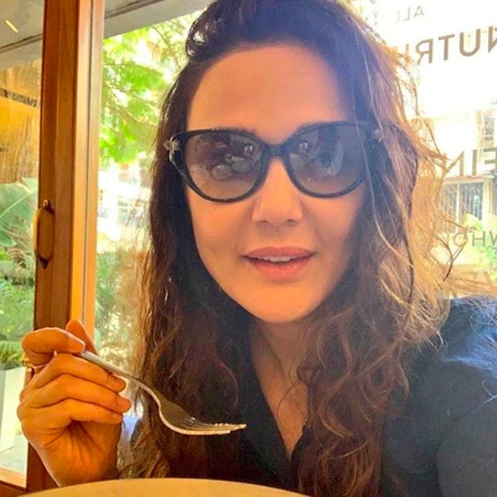 <div>Dengan rambut bergelombang, kecantikan Preity enggak berkurang kok. (Foto: Instagram/ @realpz)</div><div> </div>