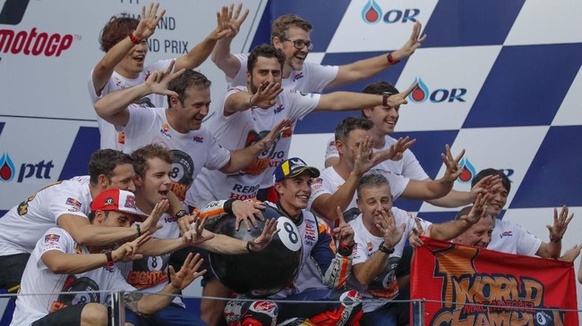 Marc Marquez sudah meraih delapan gelar juara dunia, namun pebalap 26 tahun itu masih terpaut cukup jauh dari legenda balap Spanyol Angel Nieto.