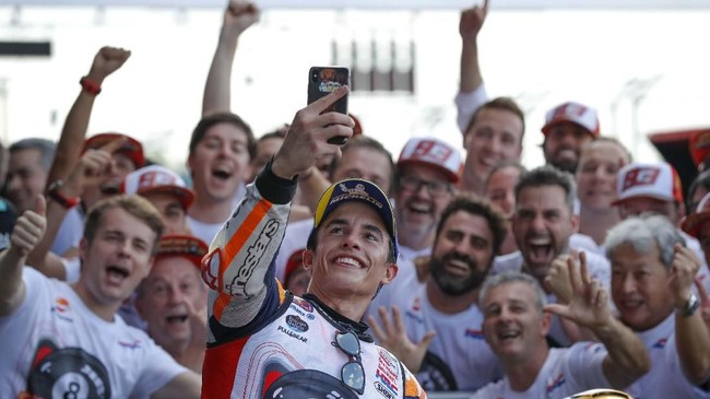 Marc Marquez layak dianggap sebagai one man show di MotoGP 2019 karena seorang diri membawa Honda meraih hasil nyaris sempurna.