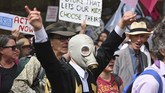 FOTO : Protes Perubahan Iklim Dari Penjuru Dunia Sejumlah aktivis kelompok 'Pemberontak Kepunahan' (Extinction Rebellion) menggelar aksi serentak menolak perubahan iklim di seluruh dunia.