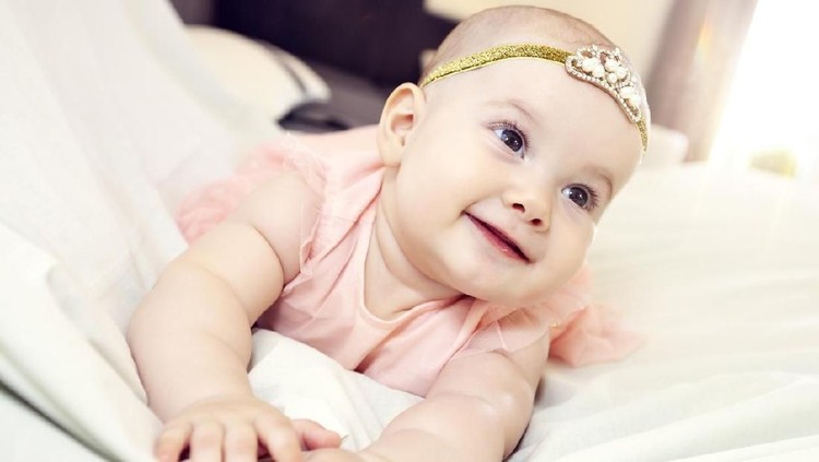 Bermakna ramah, deretan nama bayi perempuan Islami ini bisa Bunda jadikan referensi pemberian nama anak.