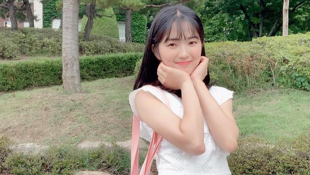 Gaya modis Kim Hye Yoon yang main di drama yang diadaptasi dari Webtoon yang berjudul Extraordinary You&period; Seperti apa penampilan manisnya&quest;