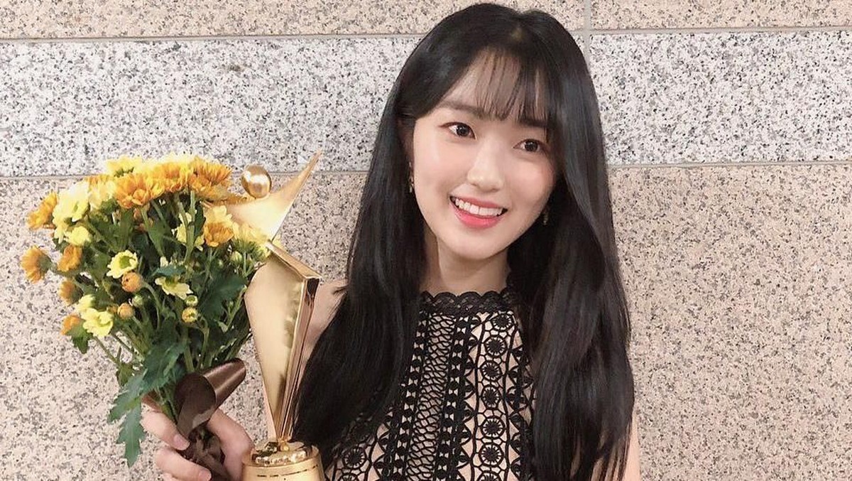 Gaya modis Kim Hye Yoon yang main di drama yang diadaptasi dari Webtoon yang berjudul Extraordinary You&period; Seperti apa penampilan manisnya&quest;