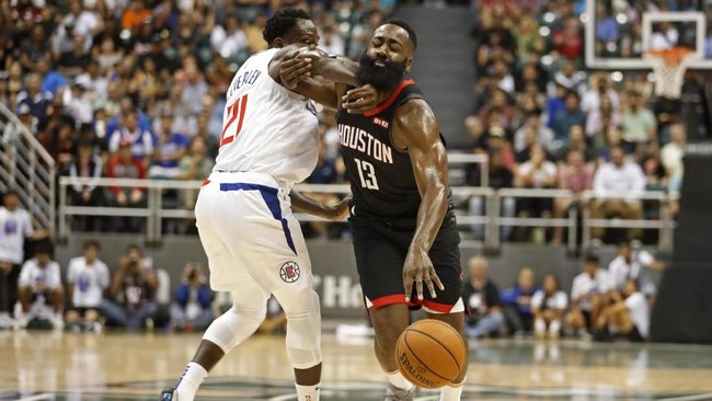 Bintang tim bola basket Houston Rockets, James Harden meminta maaf kepada China atas tweet soal Hong Kong yang dibuat oleh manajer umum tim, Daryl Morey.