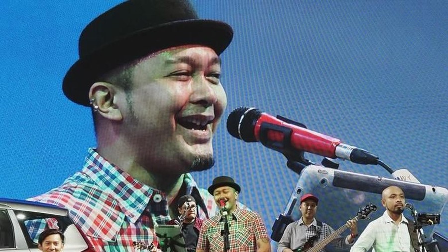 Lagu-lagu populer yang pernah dibawakan Dandy Mike's sepanjang kariernya di dunia musik Tanah Air.