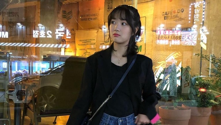Gaya modis Kim Hye Yoon yang main di drama yang diadaptasi dari Webtoon yang berjudul Extraordinary You. Seperti apa penampilan manisnya?