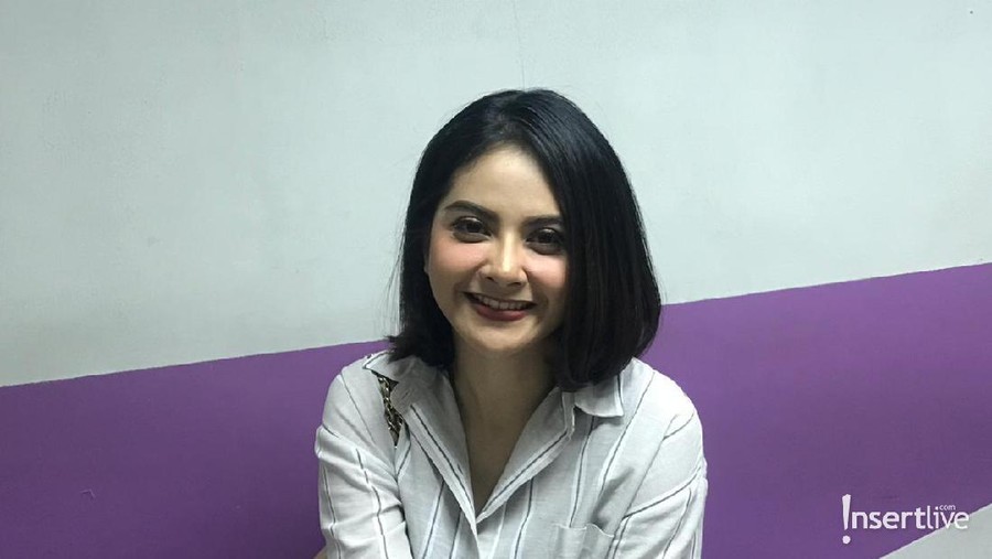 Perihal Prastiwi Dwiarti yang masih betah menjanda dan belum mau menikah lagi.