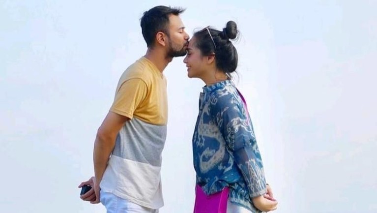 Sembilan selebriti Tanah Air ini mematok harga fantastis dalam bayaran endorsenya. Ada selebriti siapa saja? Simak yuk!
