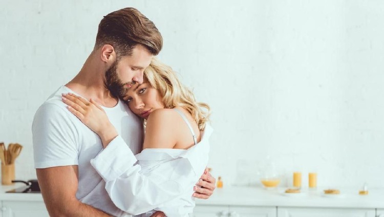 4 Tips Hubungan Seksual yang Ampuh Cegah Kehamilan Tanpa Pengaman Pakai pengaman saat berhubungan seksual bisa mengganggu kenyamanan pasangan. Nah, simak 4 tips cegah kehamilan tanpa mengenakan pengaman nih, Bun.