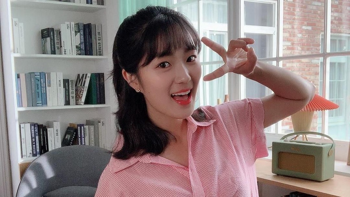 Gaya modis Kim Hye Yoon yang main di drama yang diadaptasi dari Webtoon yang berjudul Extraordinary You&period; Seperti apa penampilan manisnya&quest;