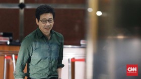 Berompi Oranye, Samin Tan Resmi Ditahan KPK