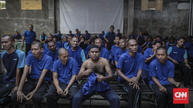 Penyandang disabilitas mental atau ODGJ di Indonesia masih dihadapkan banyak persoalan, seperti pemasungan hingga menumpuk di panti sosial.