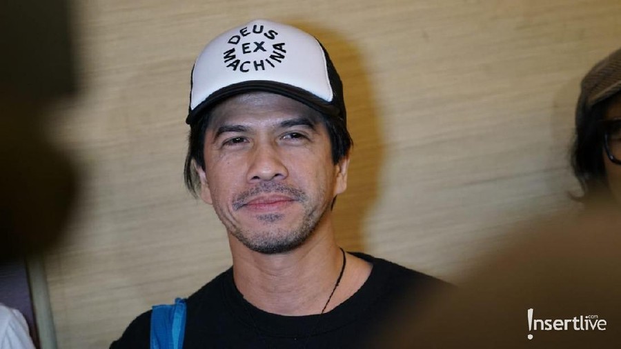 Manggung di Bandung, Aryo Wahab Pilih Naik Sepeda Aryo Wahab selalu bersepeda ketika menuju lokasi panggung bersama The Dance Company.