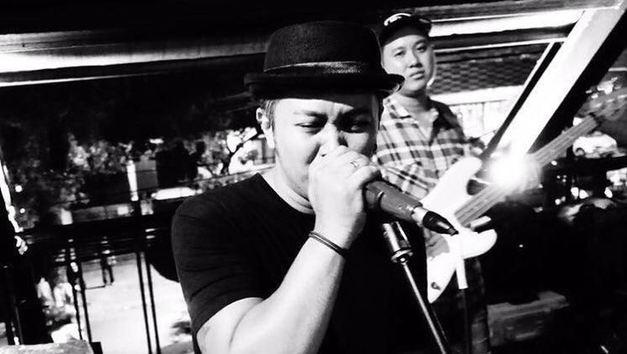 Lagu-lagu populer yang pernah dibawakan Dandy Mike's sepanjang kariernya di dunia musik Tanah Air.