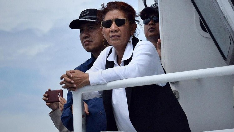 Mantan Menteri Kelautan dan Perikanan, Susi Pudjiastuti mau saja follow back akun Twitter, Bunda. Tapi, ada syaratnya.