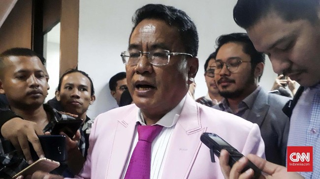 Hotman menyampaikan itu usai Holywings membuat promosi minuman alkohol untuk pelanggan bernama Muhammad dan Maria. Promosi lalu dicabut dan diproses hukum.