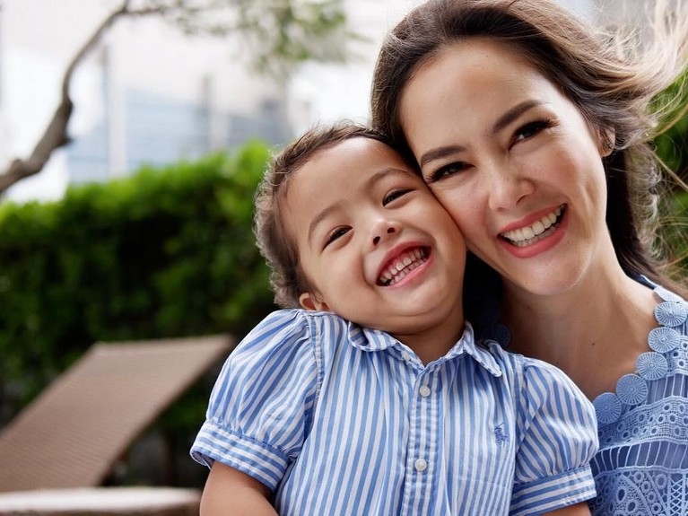 Potret Bahagia Cathy Sharon Jadi Orangtua Tunggal - Foto 1