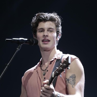 Agama Shawn Mendes Disorot Usai Viral Ikut Salat Jumat di New York