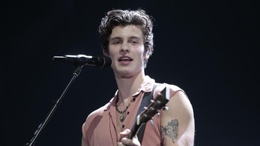 Agama Shawn Mendes Disorot Usai Viral Ikut Salat Jumat di New York