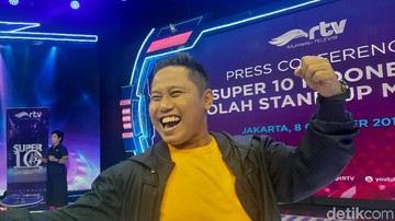 Narji merawat tanaman hias