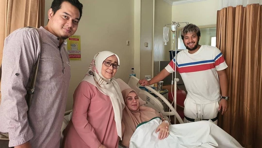 Ammar Zoni tak kuasa menahan kesedihannya.