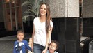 Setelah resmi bercerai dengan Eka Kusuma&comma; Cathy Sharon kini membesarkan kedua anaknya sendiri&period; Berikut potret bahagianya sebagai ibu tunggal&period;