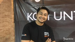 Kondangan Bareng Mikha Tambayong, Bentuk Tubuh Deva Mahenra Jadi Sorotan