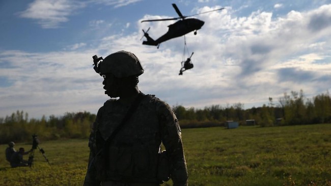 Dua tentara Amerika Serikat dilaporkan tewas dalam kecelakaan helikopter di Afghanistan.
