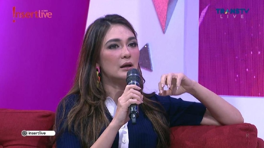 Luna Maya akui merasa kesepian meskipun di luar dirinya selalu terlihat bahagia dan senang.