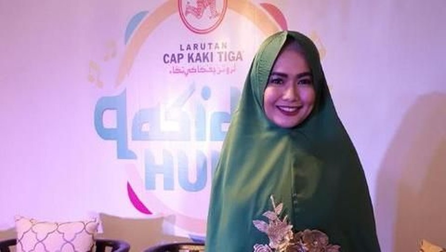 3. Dea Mirella dan Roy Hasby Seperti apa kisah pilu tiga artis yang kehilangan anak mereka di hari kelahiran bayinya?