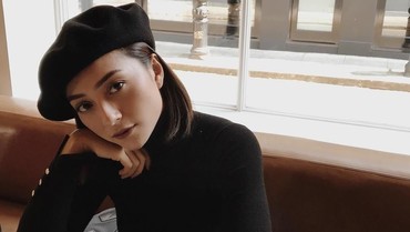 img-title Absen dari Layar Kaca, Lolita Agustine Dikaruniai Putri Pertama