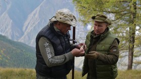 Putin Berburu Jamur Liar di Pegunungan Sambil Rayakan Ultah