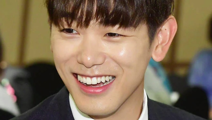 Eric Nam menyebarkan nomor ponsel pribadi miliknya untuk menghibur dirinya dnegan membalas pesan para penggemar.