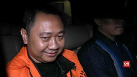 VIDEO: Bupati Lampung Utara Resmi Ditahan Penyidik KPK