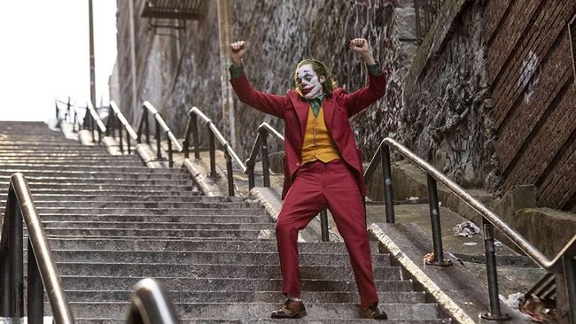 Sutradara Todd Phillips mengonfirmasi sekuel film Joker sedang dalam pengerjaan dengan mengunggah foto Joaquin Phoenix.
