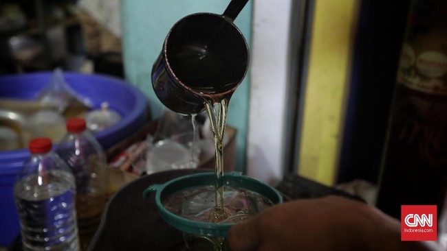 Stok minyak goreng curah dilaporkan kosong di Klungkung, Bali. Sementara, stok minyak goreng kemasan aman.