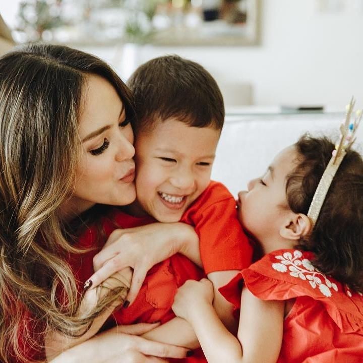 <p>Cathy Sharon menikah dengan pengusaha asal Cirebon, Eka Kusuma, pada 14 April 2012. Lantaran isu perselingkuhan, mereka lalu bercerai pada 2019. Pernikahan Cathy dan Eka dikaruniai dua anak, yakni Jacob Gabriel Kusuma dan Carla Kusuma. (Foto: Instagram @cathysharon)</p>