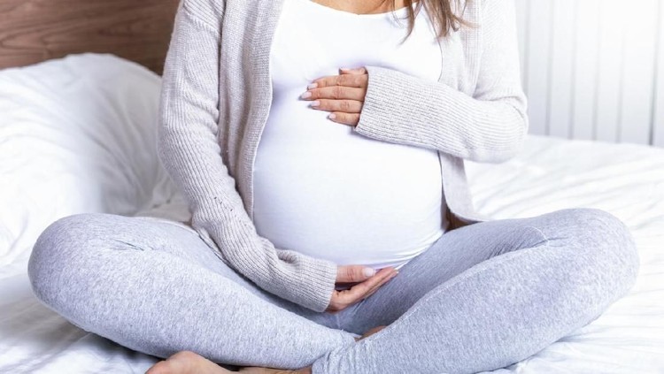 Bunda mau punya anak kembar? Bisa mencoba superovulasi, tapi harus tahu pula risikonya ya.