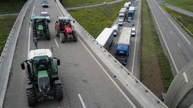 FOTO: Aksi Blokade Petani Prancis