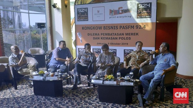 Kemenperin tengah mengkaji kebijakan pembatasan merek dan kemasan polos pada rokok dan produk makanan minuman (mamin).